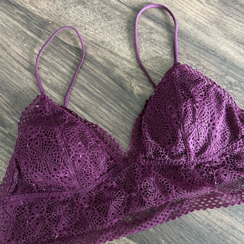 Victoria’s Secret maroon lace bralette - Picture 4 of 4